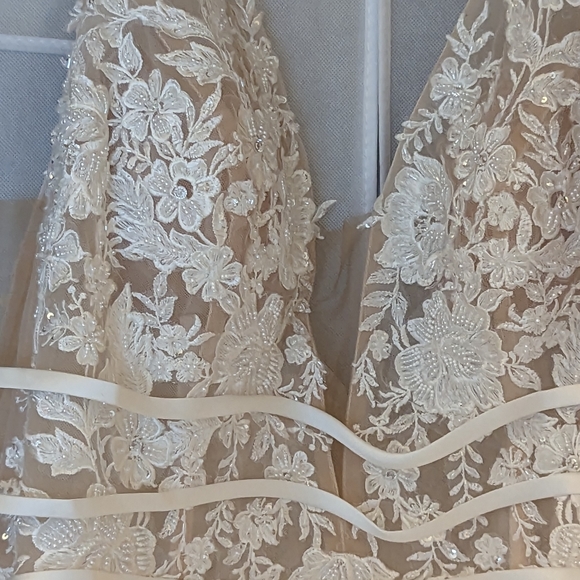 Brand New A-Line wedding dress - Picture 5 of 6